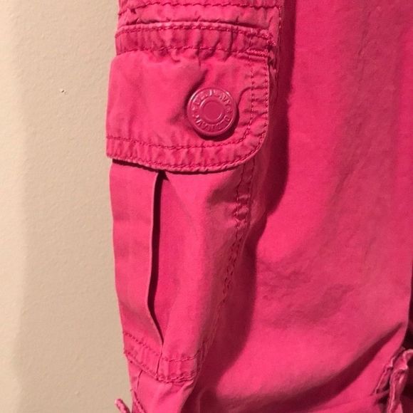 🌺 OLD NAVY Lightweight Pink Cargo Pants/Capris - Picture 3 of 8
